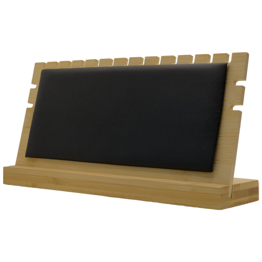 Schwarzes Halsketten-Display aus Kunstleder auf Holzständer