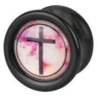 Schwarzer Plug mit rosa Kreuzdesign Runder schwarzer Plug mit einem rosa und schwarzen Kreuz auf weißem Hintergrund