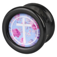 Wildcat Plug mit Kreuz und Rosenmotiv Schwarzer Plug mit rosa Rosen und weißem Kreuz auf blauem Hintergrund