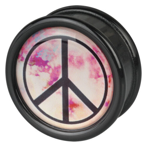 Runder Plug mit Peace-Zeichen, schwarzer Rand, pinker Hintergrund