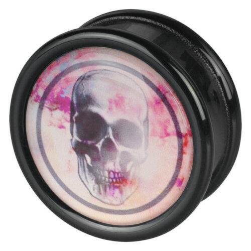Schwarzer Plug mit pinkem Totenkopf auf neutralem Hintergrund