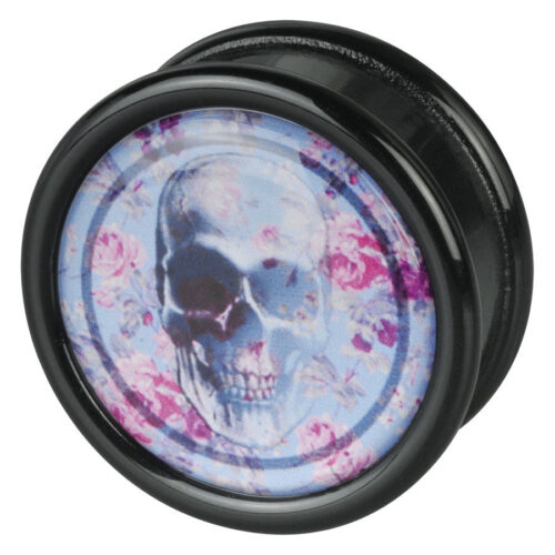 Runder Plug aus PMMA mit Totenkopf und rosa Blumen auf blauem Hintergrund