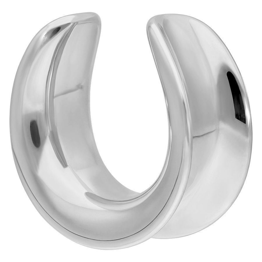 Silberne Ear Saddles aus Chirurgenstahl Silberne Ear Saddles aus Chirurgenstahl auf weißem Hintergrund