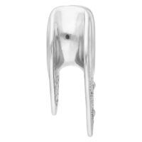 Oriental Ear Saddle in Silber Silberner Ear Saddle aus Chirurgenstahl auf weißem Hintergrund