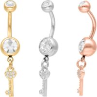 Bauchnabel Piercing Schlüssel-Design, 3 Farben Drei Bananabells mit Schlüsselanhänger in Silber, Gold und Roségold auf weißem Hintergrund