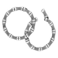 Bonechain Ohrgewichte aus Chirurgenstahl Silberne Bonechain Ohrgewichte aus Chirurgenstahl auf weißem Hintergrund