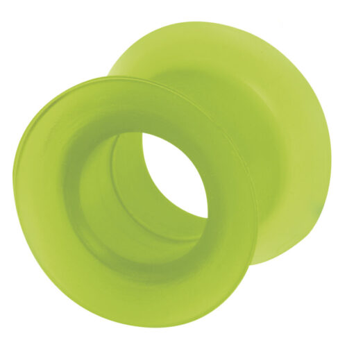 Grüner Flesh Tunnel aus Silikon, Größe 14,0 mm, auf weißem Hintergrund
