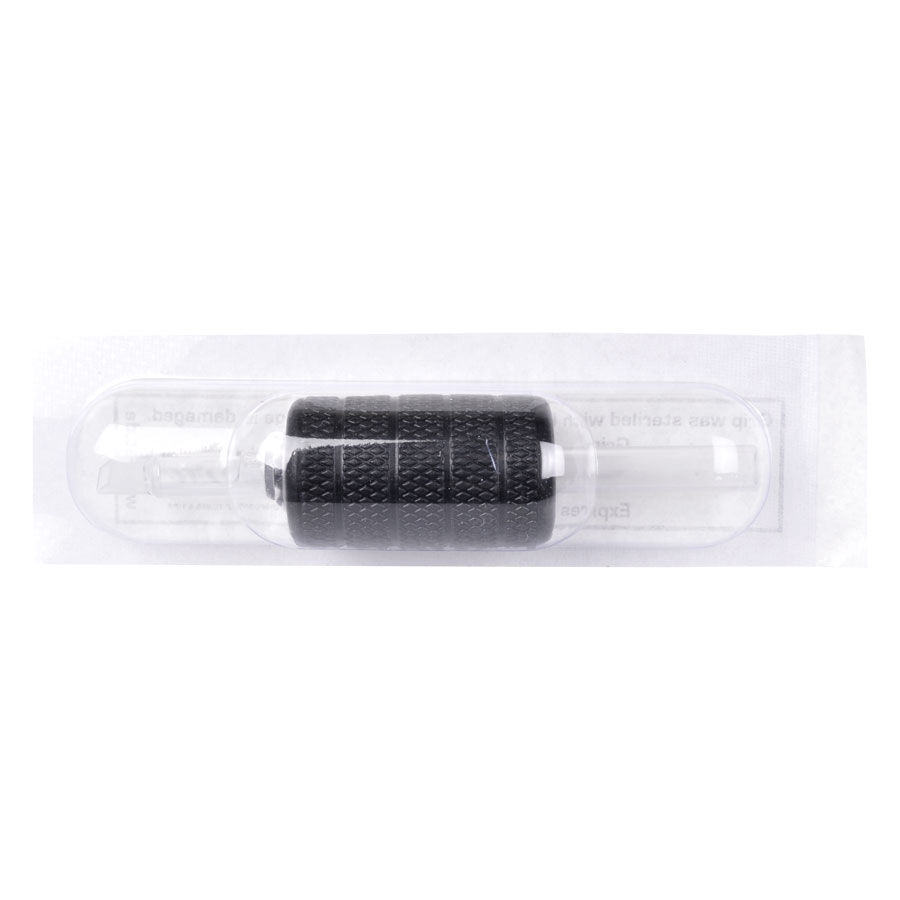 Schwarzes Hartgummi-Griffstück von Wildcat Schwarzes Hartgummi-Griffstück in transparenter Verpackung auf weißem Hintergrund