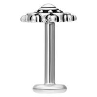 Silberner Mandala Labret Piercing Silbernes Mandala Labret Piercing mit Innengewinde auf weißem Hintergrund