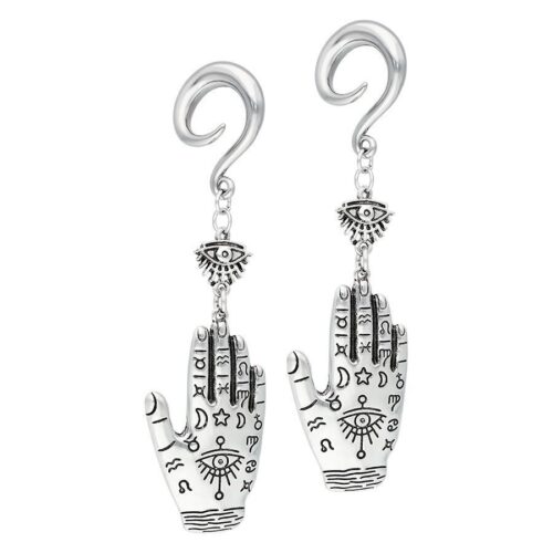 Zwei silber-goldene Hamsa Hand Ohrgewichte mit Haken auf weißem Hintergrund