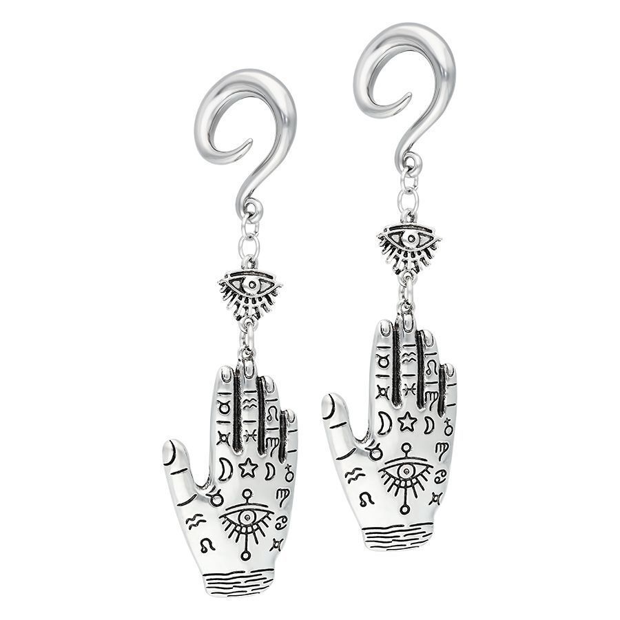 Hamsa Hand Ohrgewichte in Silber und Gold Zwei silber-goldene Hamsa Hand Ohrgewichte mit Haken auf weißem Hintergrund