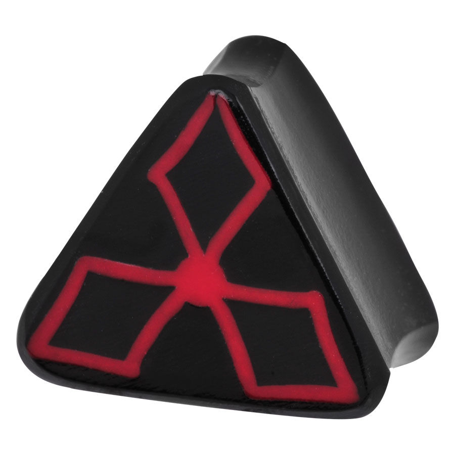 Roter Dreiecks-Plug aus Horn Schwarzer Plug mit rotem Dreiecksmuster auf weißem Hintergrund