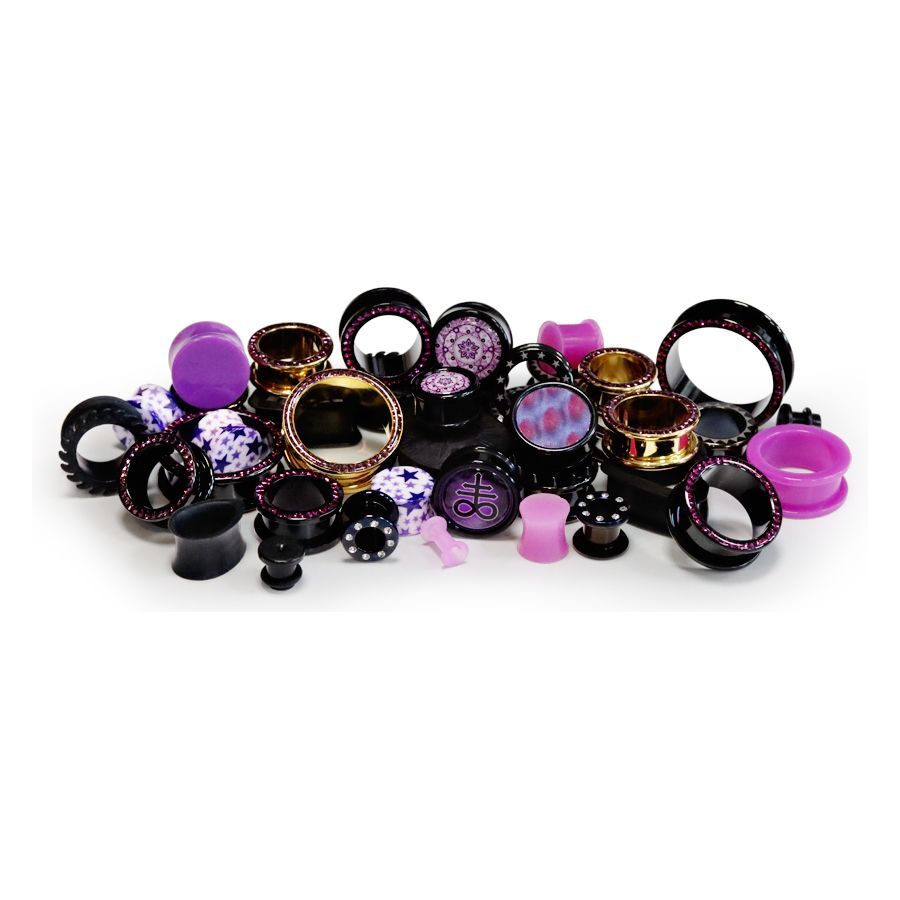 Buntes Deep Purple Piercing Set Verschiedene Piercings in Lila und Gold auf weißem Hintergrund