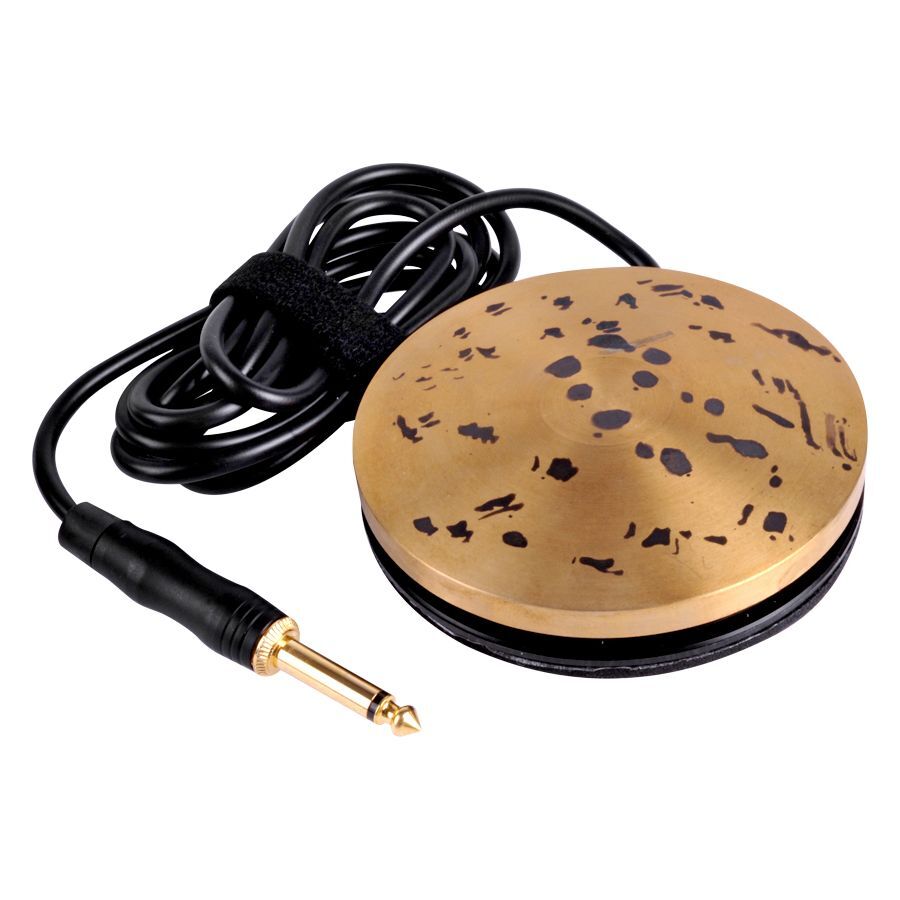 360 Pedal aus Messing in Schwarz-Gold Rundes 360 Pedal aus Messing mit schwarzem Kabel und Stecker