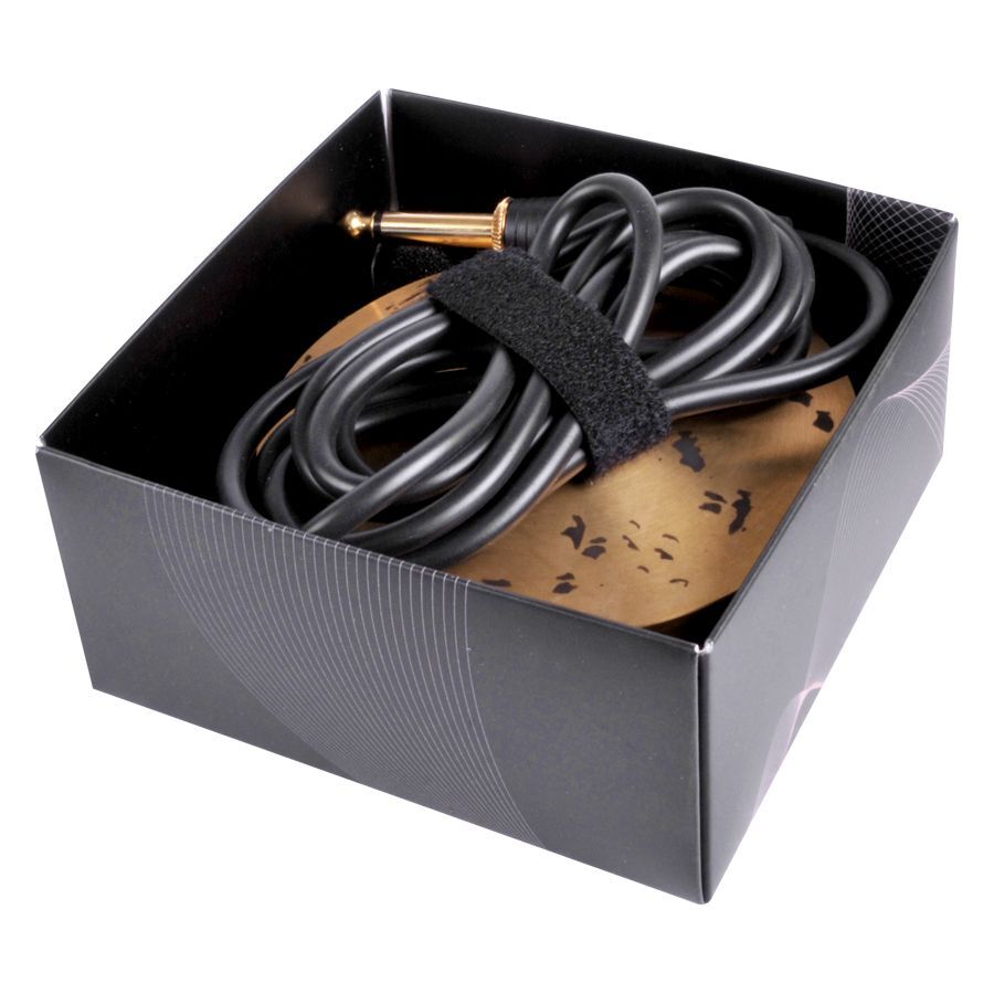 360 Pedal in Schwarz und Gold in Box Schwarzes 360 Pedal in schwarzer Box mit goldenen Akzenten und Kabel