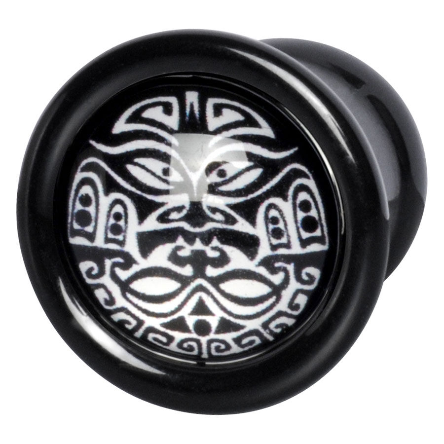 Wildcat Doppelkämpfer Plug mit Maori-Muster Schwarzer Plug aus PMMA mit weißem Maori-Muster auf grauem Hintergrund