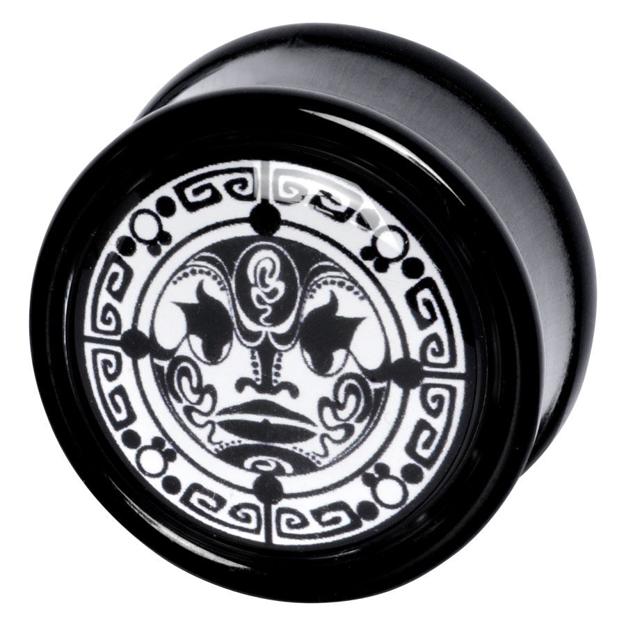 Schwarzer Plug mit Maori-Muster auf weißem Hintergrund, aus PMMA