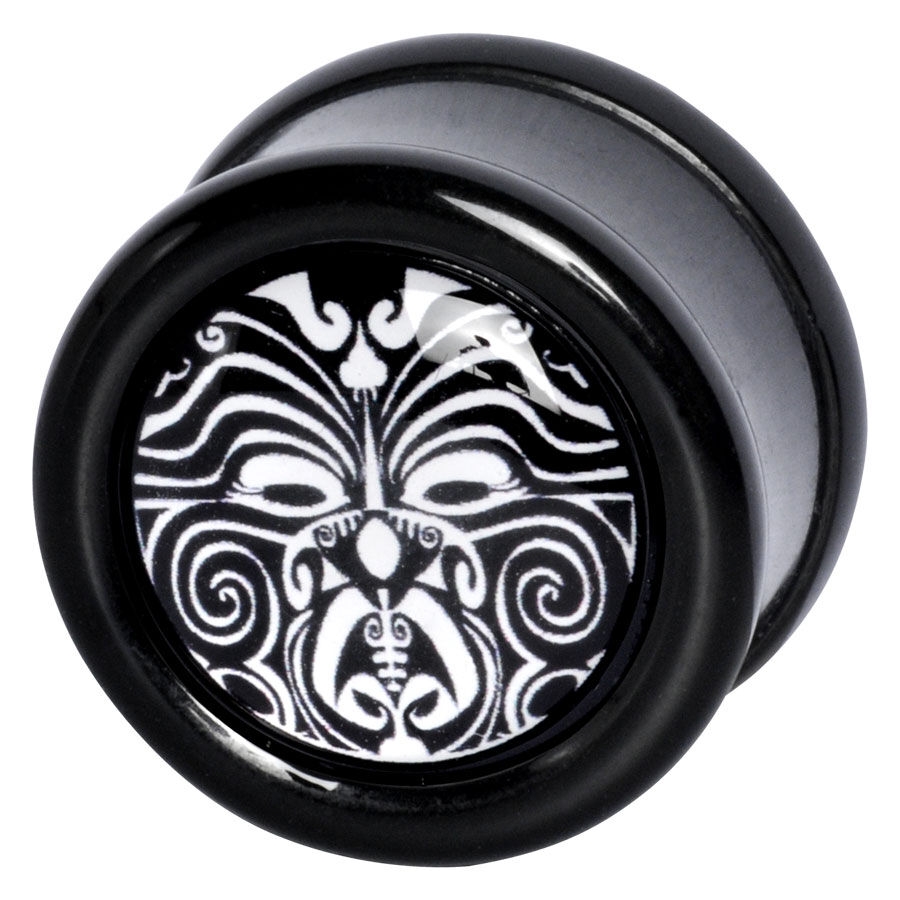 Sturmkrieger Plug mit Maori-Muster, Schwarz-Weiß Schwarzer PMMA Plug mit weißem Maori-Muster auf schwarzem Hintergrund