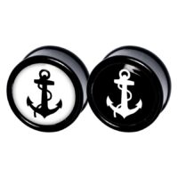 Schwarze und weiße Anker Plugs von Wildcat Zwei runde Anker Plugs, schwarz-weiß, auf weißem Hintergrund