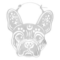 Bulldog Ohrring aus silberfarbenem Metall Silberfarbener Bulldog Ohrring mit Klappverschluss auf weißem Hintergrund