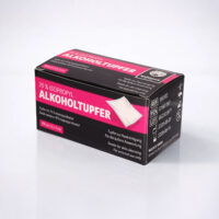 Wildcat Alkoholtupfer 6 x 3 cm, 100 Stück Schwarze Verpackung Wildcat Alkoholtupfer 100 Stück auf weißem Hintergrund