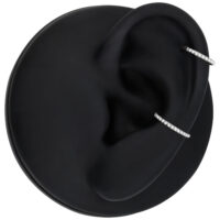 Silberner Titan-Piercingring, 6,0 mm, auf schwarzem Hintergrund