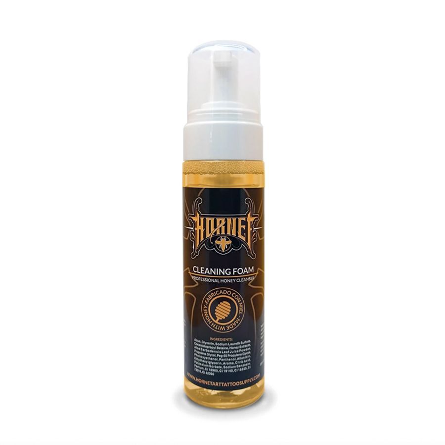Hornet Honey Reinigungsschaum 220 ml Hornet Honey Reinigungsschaum Flasche mit schwarzem Etikett auf weißem Hintergrund