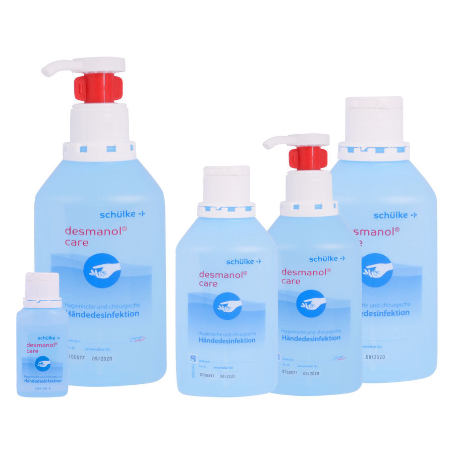 Wildcat Händedesinfektion Hyclick 500 ml Fünf blaue Flaschen Schülke Care Händedesinfektion auf weißem Hintergrund