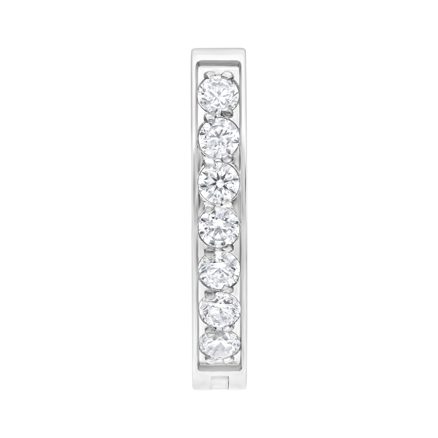 Silberner Crystal Bauchnabel Clicker mit Kristallen Silberner Bauchnabel Clicker aus Titan mit klaren Kristallen auf weißem Hintergrund