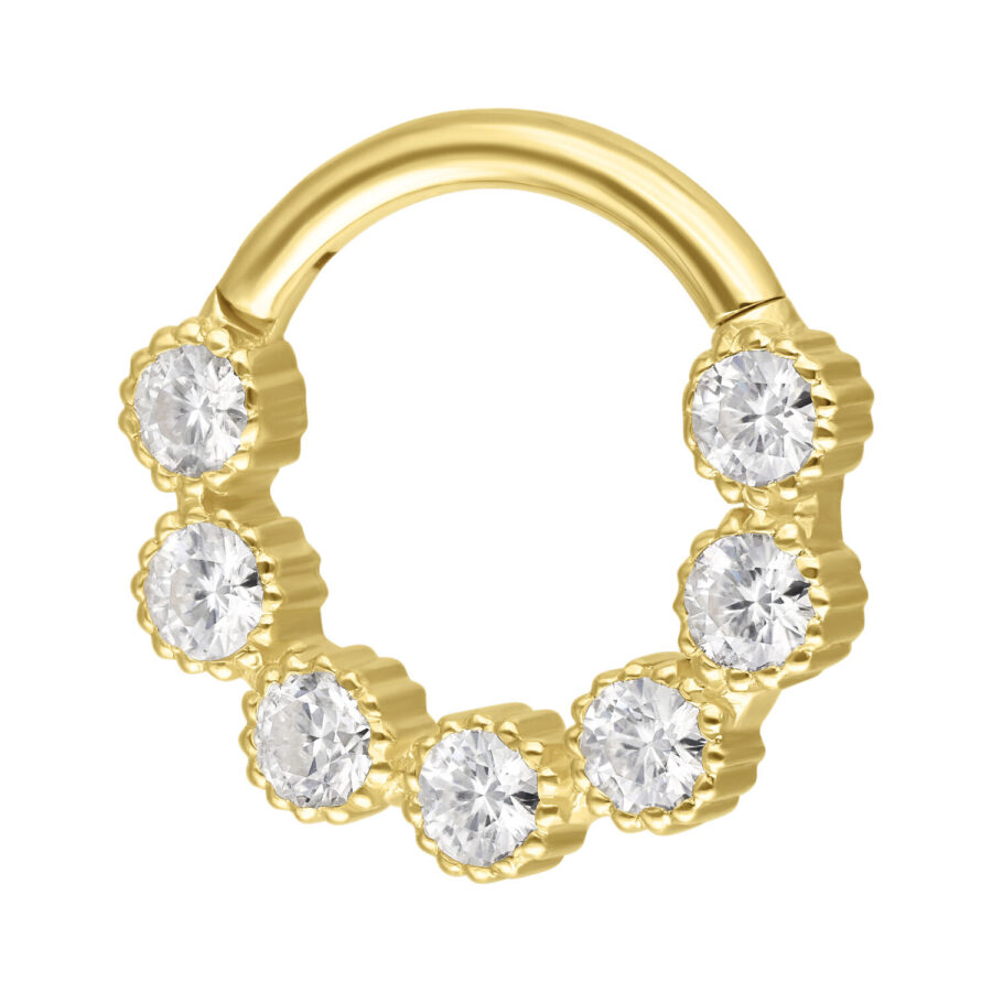 Goldener Piercingring mit sieben funkelnden Moissanit-Steinen auf weißem Hintergrund