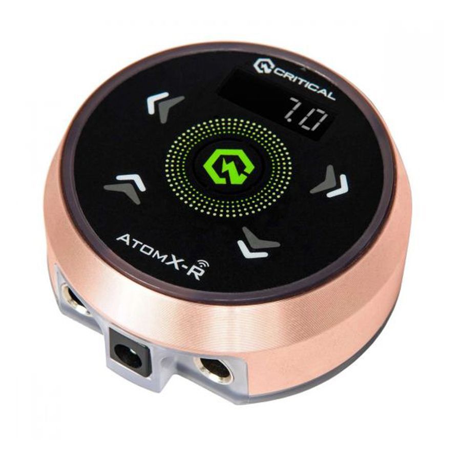 Critical Atomxr Netzteil Rosegold/Schwarz Rundes Atomxr Netzteil in Roségold mit schwarzer Oberfläche und Display
