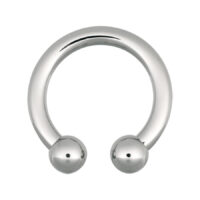 Silberner Circular Barbell mit Kugeln auf weißem Hintergrund