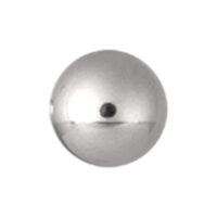Silberner Clip-in Kugel aus Chirurgenstahl Silberne Clip-in Kugel aus Chirurgenstahl 316L auf weißem Hintergrund