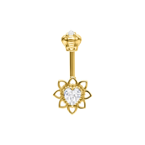 Goldener Barbell-Piercing mit herzförmigem Kristall in Blumenform auf weißem Hintergrund