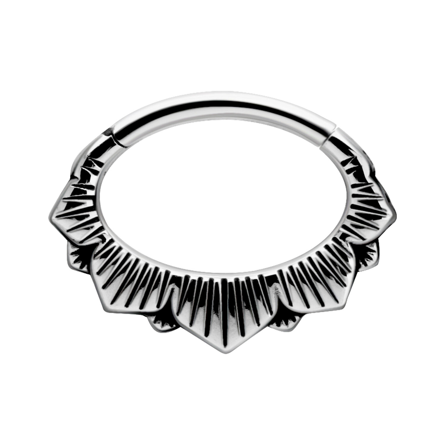 Floral Septum Clicker aus Chirurgenstahl Silberner Septum Clicker mit floralem Design auf weißem Hintergrund