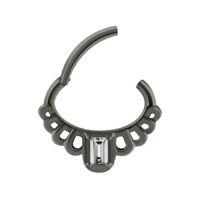 Schwarzer Hinged Princess Clicker mit Kristall Schwarzer Metall Septum Clicker mit klarem Kristall auf weißem Hintergrund