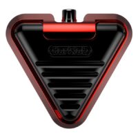 Rot-schwarzer Delta Footswitch Ruby aus Aluminium auf neutralem Hintergrund