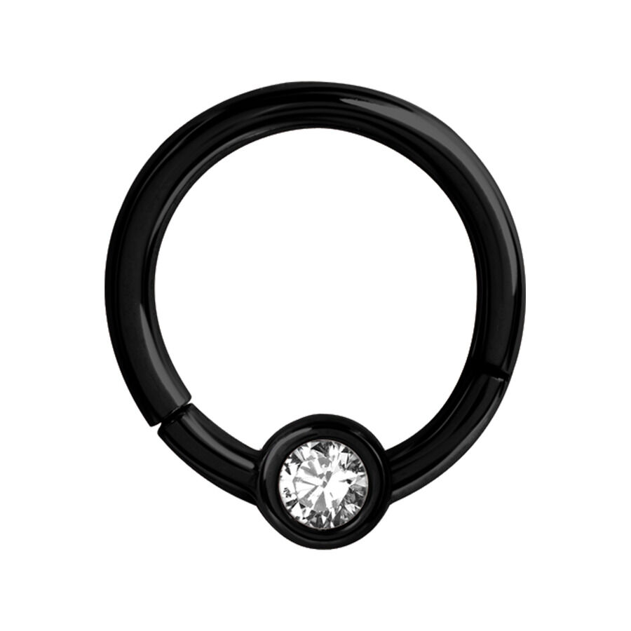 Schwarzer Crystal Clicker Piercing mit Kristall Schwarzer Septum Clicker aus Chirurgenstahl mit klarem Kristall auf weißem Hintergrund