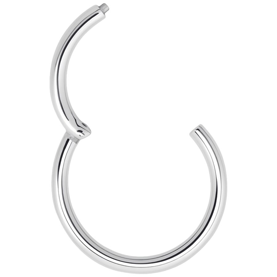 Silberner Hinged Segmentring aus Chirurgenstahl auf weißem Hintergrund