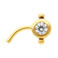 18K Gold Nasenstecker mit Kristall Goldener Nasenstecker mit kristallklarem Stein auf weißem Hintergrund