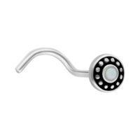 Nasenstecker mit weißem Opal und Chirurgenstahl Magi Nasenstecker aus Chirurgenstahl mit weißem Opal auf weißem Hintergrund