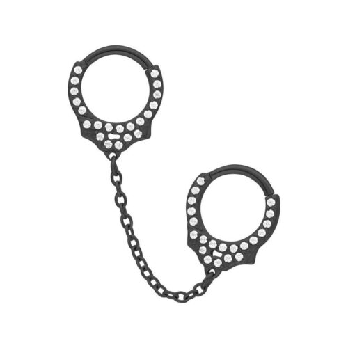 Schwarze Glitter Cuffs mit Zirkoniasteinen und kurzer Kette auf weißem Hintergrund