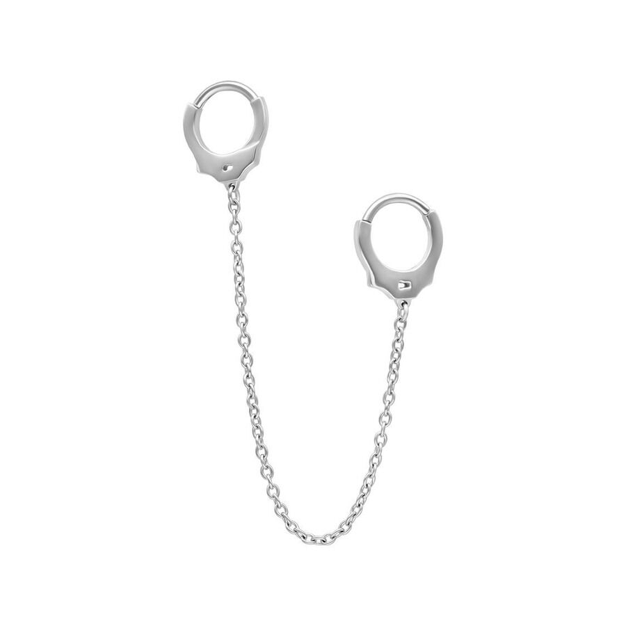Silberne Cuffs Long Chain für Helix Piercing Silberne Cuffs mit langer Kette aus Chirurgenstahl vor weißem Hintergrund