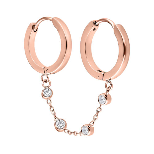 Roségoldene Double Huggie Ohrringe mit Kristallkette auf weißem Hintergrund