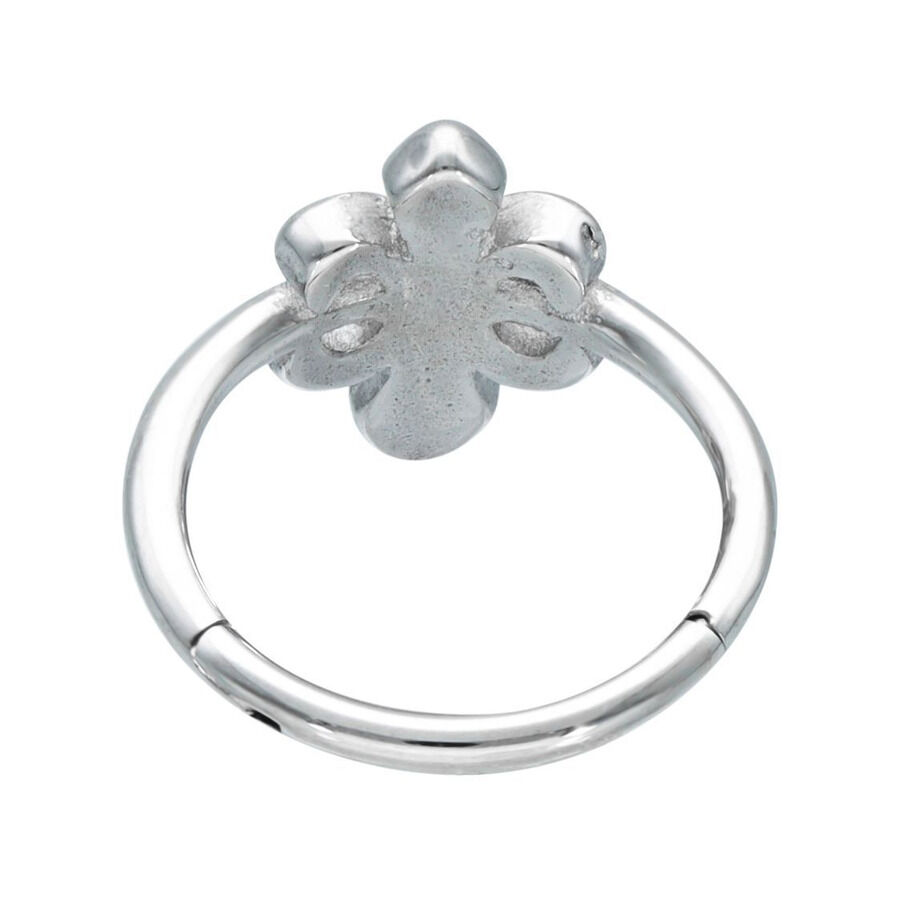 Silberner Lily Clicker Piercingring Silberner Piercingring mit Lilien-Design auf weißem Hintergrund