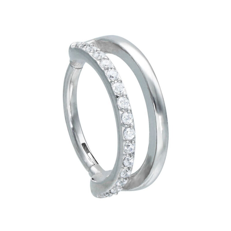 Balance Crystal Clicker in Silber mit Kristallen Silberner Piercingring mit klaren Kristallen auf weißem Hintergrund