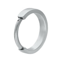 Silberner Small Statement Clicker Piercing Ring Silberner Clicker Ring aus Chirurgenstahl auf weißem Hintergrund