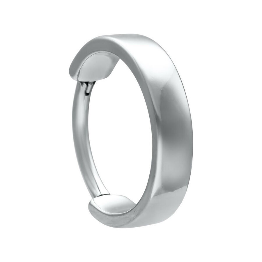 Silberner Grand Statement Clicker Piercingring Silberfarbener Piercingring aus Chirurgenstahl auf weißem Hintergrund