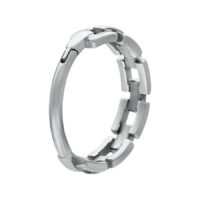 Silberner Chain Links Clicker Piercingring Silberner Chain Links Clicker aus Chirurgenstahl auf weißem Hintergrund