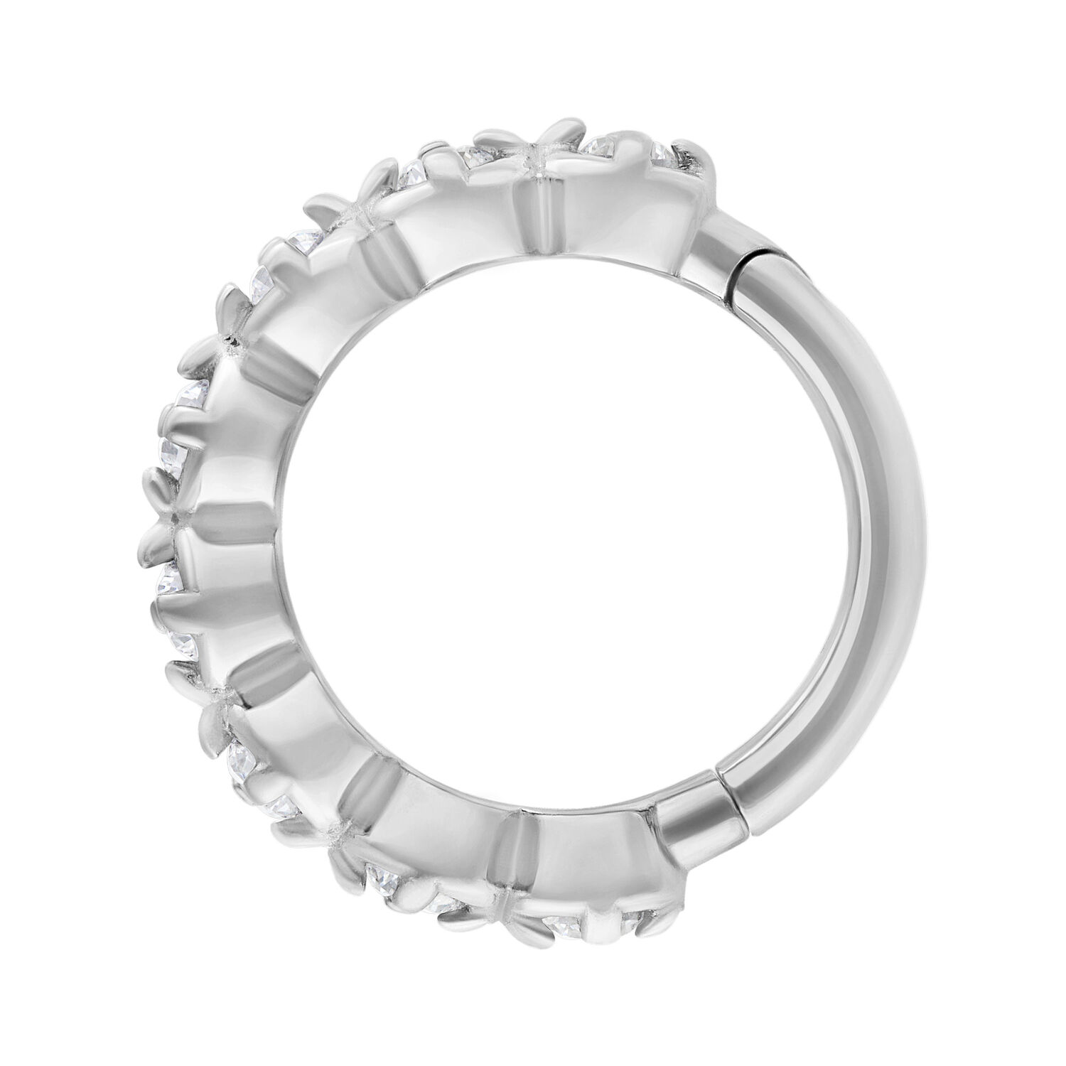 Glamouröser Hinged Ring aus Chirurgenstahl Silberner Hinged Ring mit Kristallen auf weißem Hintergrund